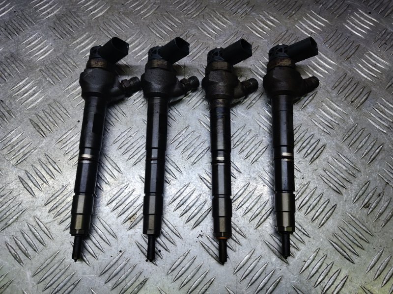 Форсунка топливная Volkswagen Passat B7 2.0TDI (б/у)