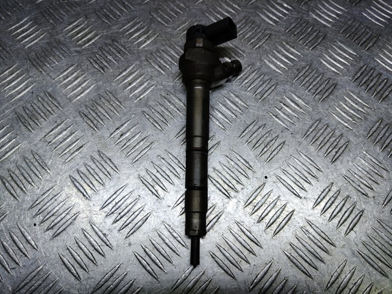 Форсунка топливная Volkswagen Golf 6 2.0TDI (б/у)