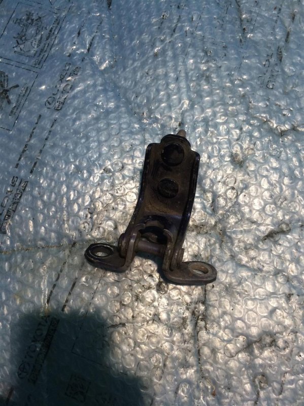 Петля двери передней правой верхняя Accord VII 2003-2007 Петля двери передней правой верхняя Accord VII 2003-2007