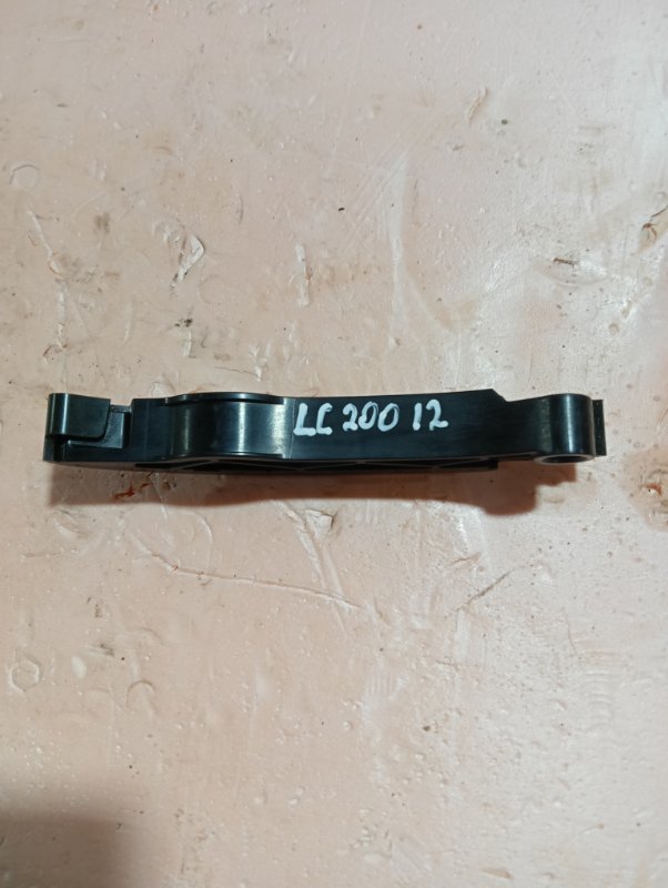 Башмак натяжителя TOYOTA LAND CRUISER 200 2012 1VD-FTV 4.5 1355951010 Б/У