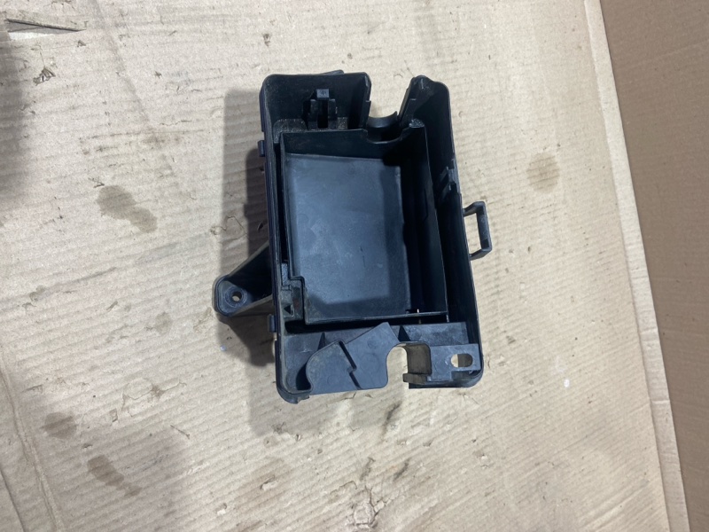 Корпус блока предохранителей TOYOTA LAND CRUISER 200 2008-2012 URJ200 8266960020 Б/У