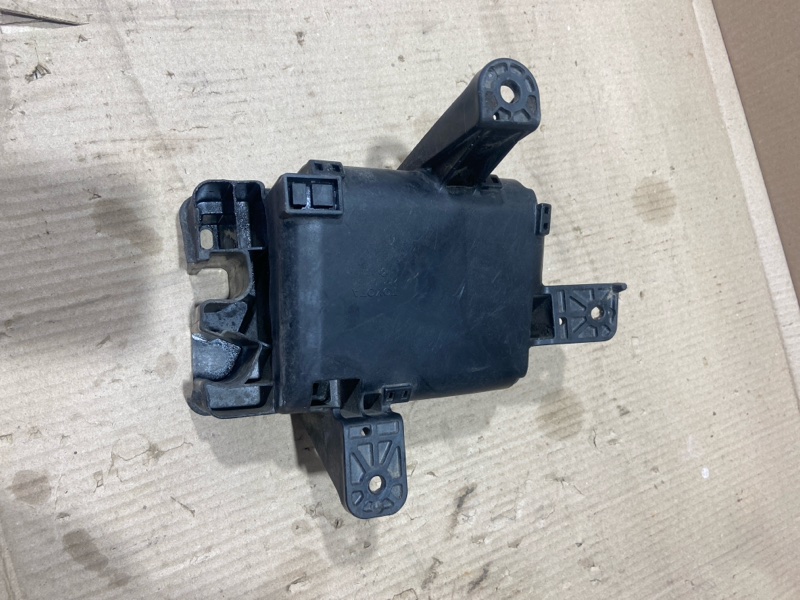 Корпус блока предохранителей LAND CRUISER 200 2008-2012 URJ200