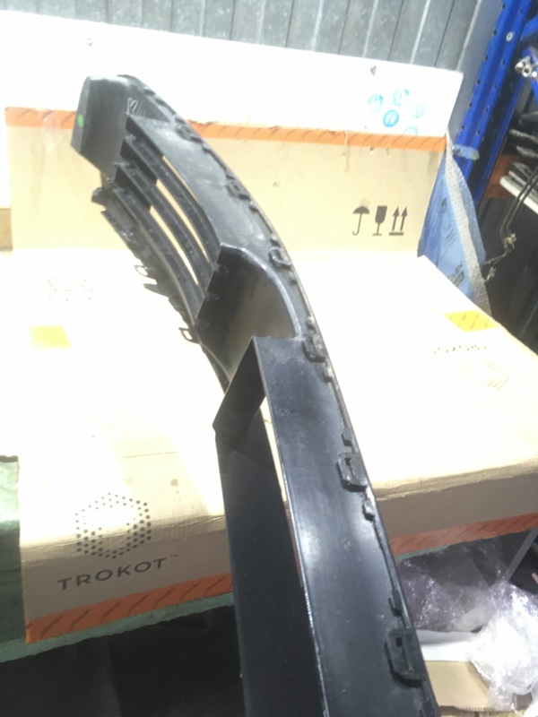 Решетка в бампер передняя L7 2023