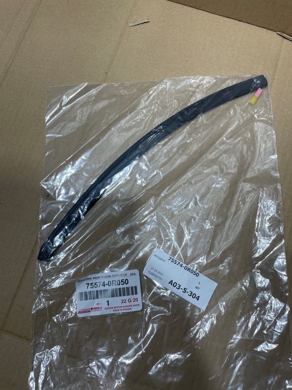 Молдинг стекла задний левый TOYOTA RAV4 A40 755740R050 новая
