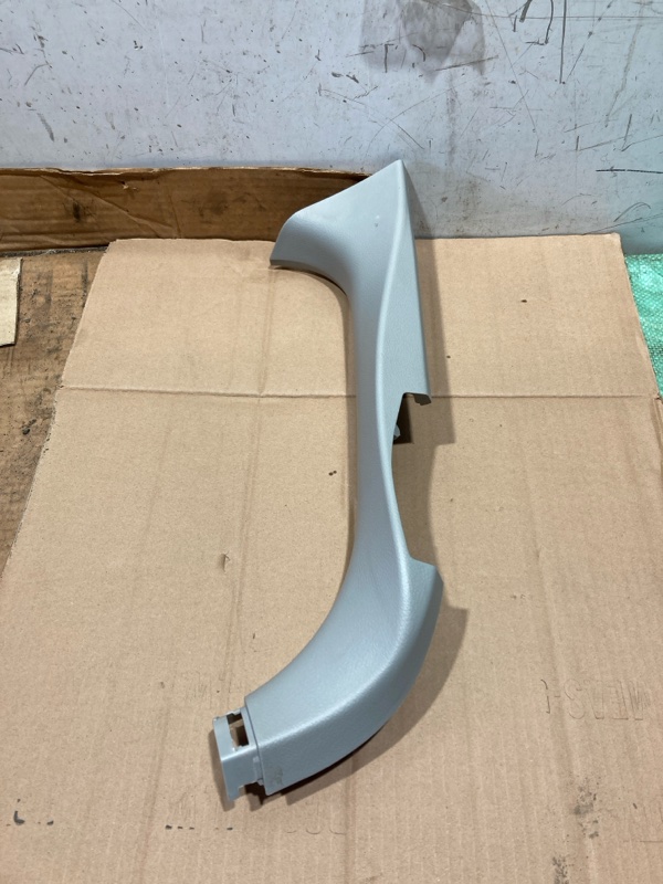 Обшивка крышки багажника правая LX570 2011 URJ200 3UR-FE 5.7