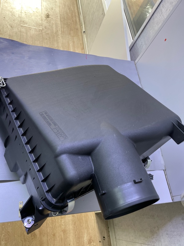 Корпус воздушного фильтра LX570 2016-2021 URJ202 3UR-FE 5.7