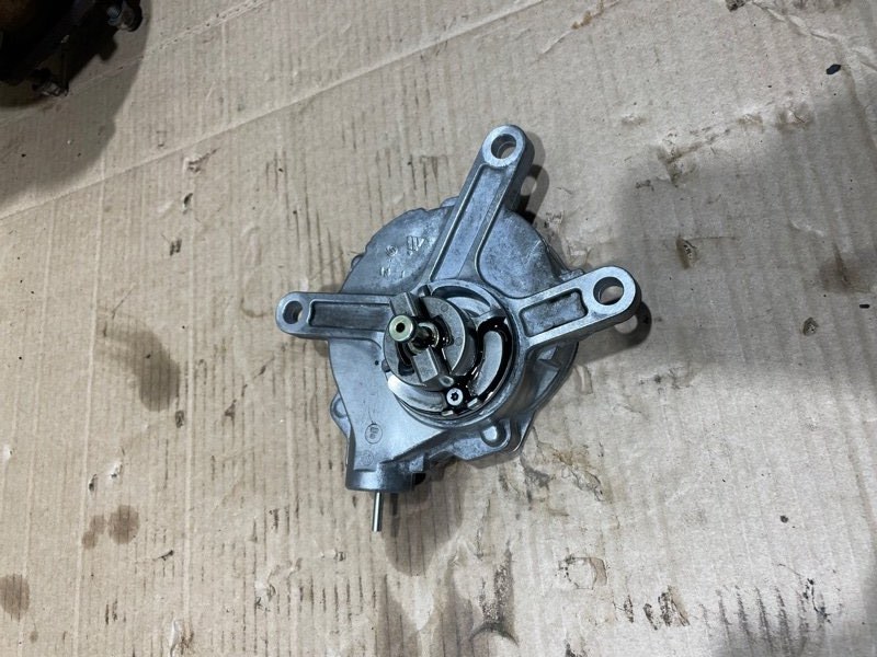 Насос вакуумный TOYOTA Land Cruiser URJ202 4.5 1VD-FTV