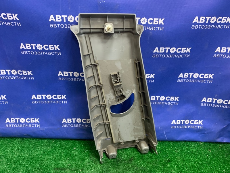 Пластик центральной стойки правый v5 2014 4A92S
