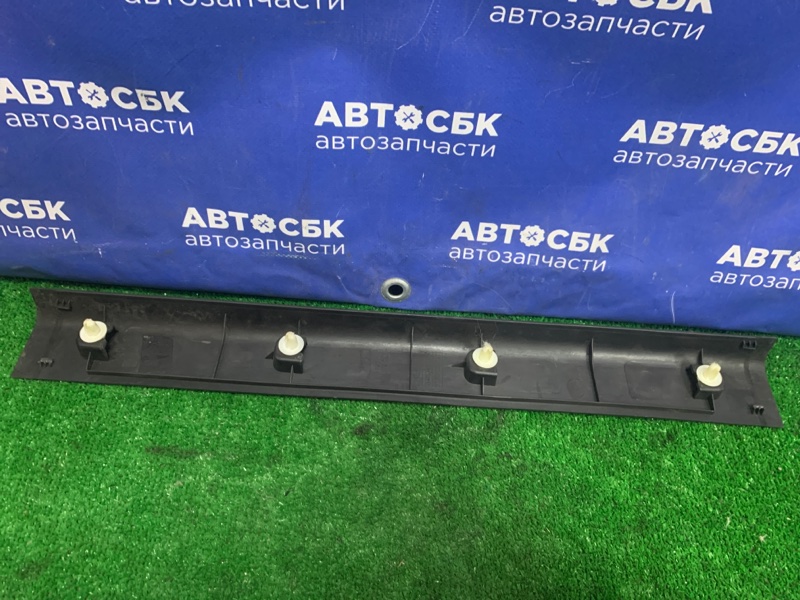 Накладка порога передняя левая v5 2014 4A92S