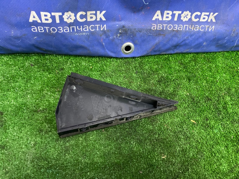 Уголок двери задний правый SENTRA 12- B17