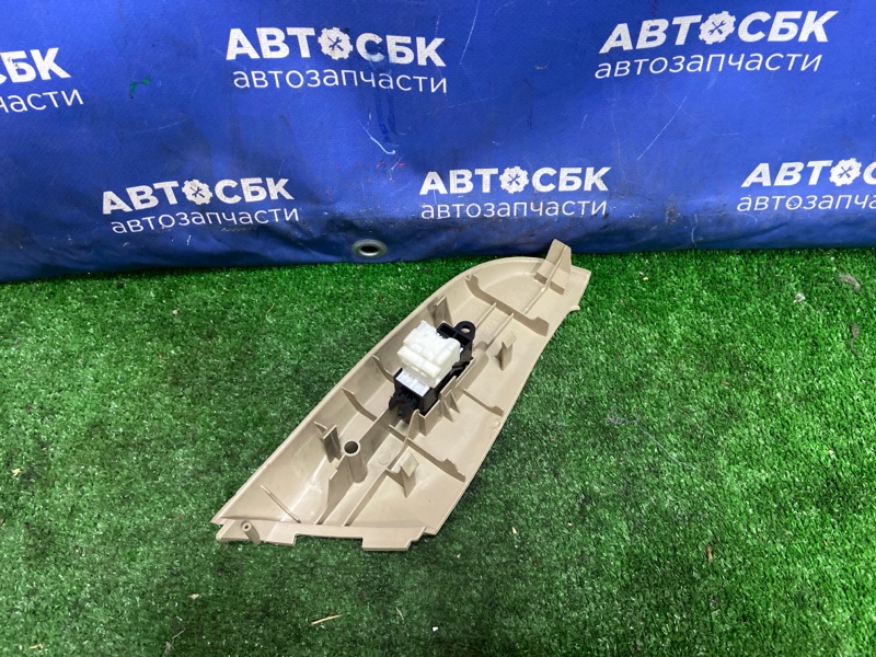 Накладка блока стеклоподьемников передняя левая Bluebird Sylphy FG10 QG18DE