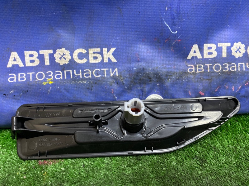 Повторитель в крыло левый Rio 2010-2017 QB D3FA Повторитель в крыло левый Rio 2010-2017 QB D3FA