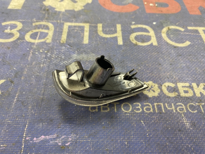 Повторитель поворота левый Renault Logan L8 B4D