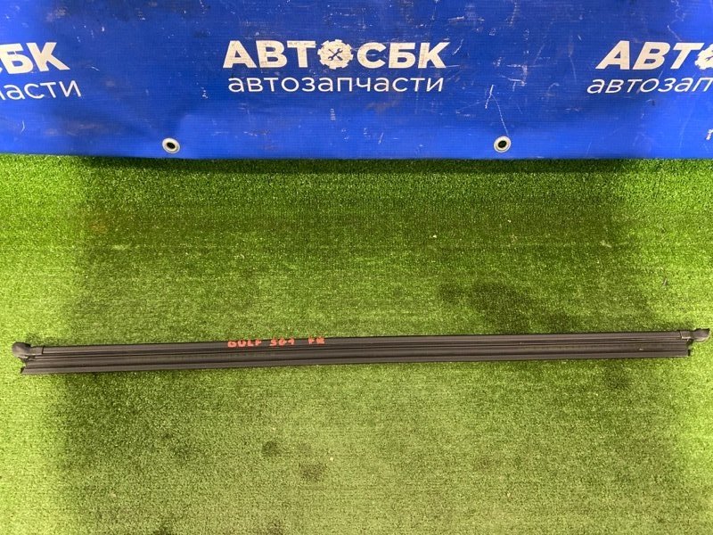 Молдинг двери передний правый Volkswagen Golf 2012-2016 5G1 CHHA 5G3837480B контрактная