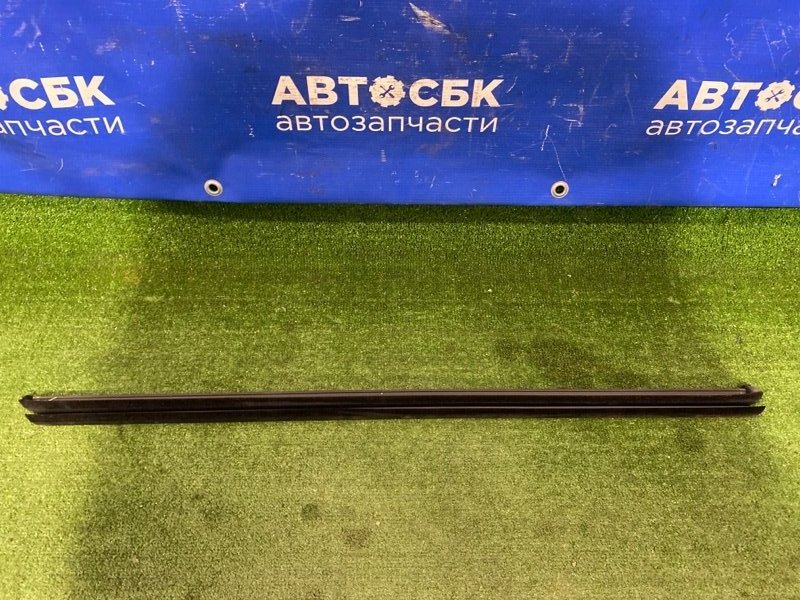 Молдинг двери передний правый Golf 2012-2016 5G1 CHHA