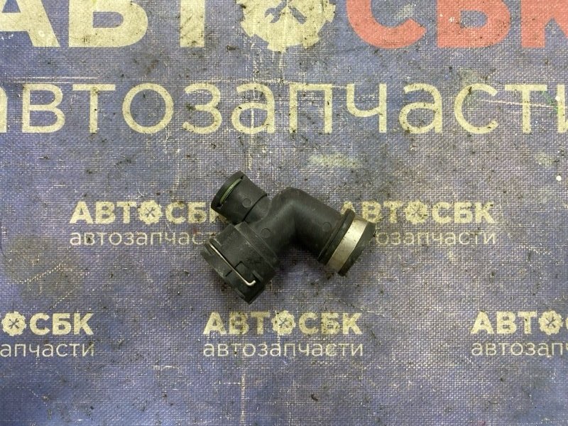 Патрубок охлаждающей жидкости Audi A3 8V1 CHPA 5Q0122291BQ контрактная