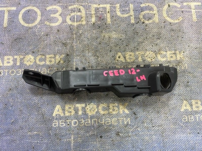 Крепление бампера переднее левое Kia Ceed JD D4FB Крепление бампера переднее левое Kia Ceed JD D4FB