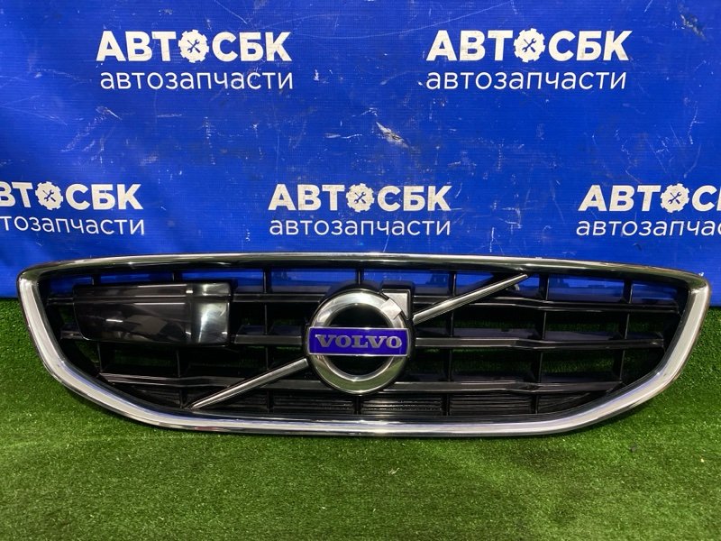 Запчасть решетка радиатора Volvo V40 2012-2016 MV B4154T4 31301892 контрактная Решетка радиатора Volvo V40 2012-2016 MV B4154T4 31301892 контрактная
