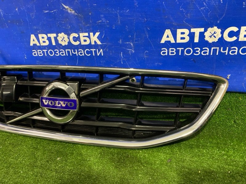 Решетка радиатора Volvo V40 MV B4154T4 Решетка радиатора Volvo V40 MV B4154T4