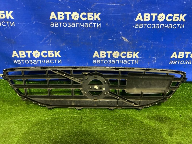 Решетка радиатора V40 2012-2016 MV B4154T4 Решетка радиатора V40 2012-2016 MV B4154T4