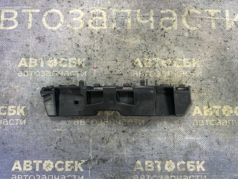 Запчасть крепление бампера переднее правое Renault Logan 2018-2022 L8A9 H4M 622226527R новая Крепление бампера переднее правое Renault Logan 2018-2022 L8A9 H4M 622226527R новая