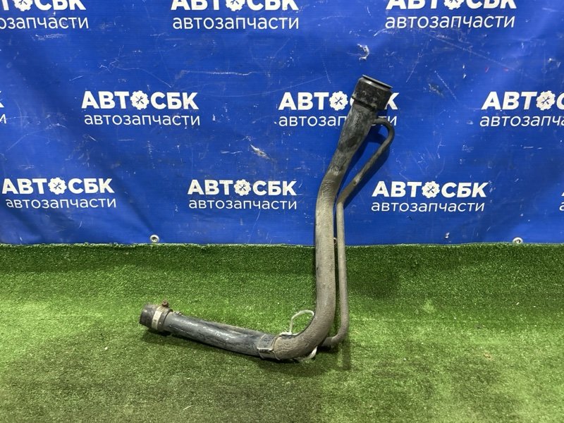 Горловина топливного бака ist NCP30 1NZFE