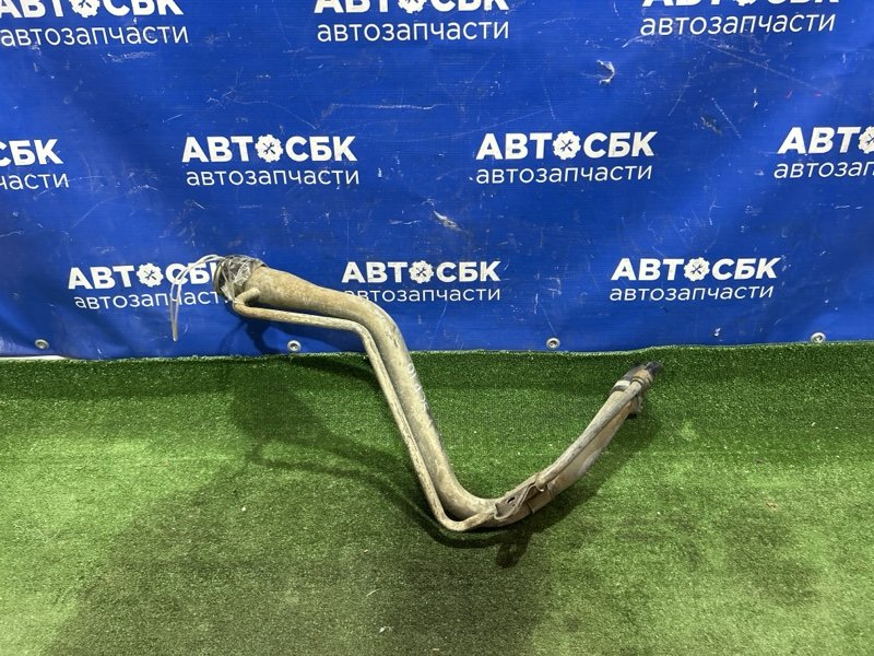 Горловина топливного бака ist NCP30 1NZFE Горловина топливного бака ist NCP30 1NZFE