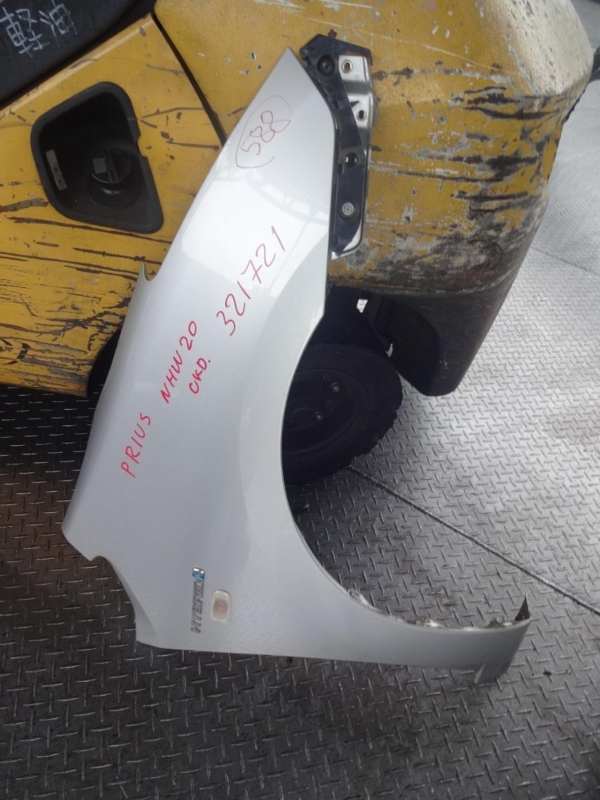 Крыло переднее правое Prius 2003-2011 NHW20 1NZFXE