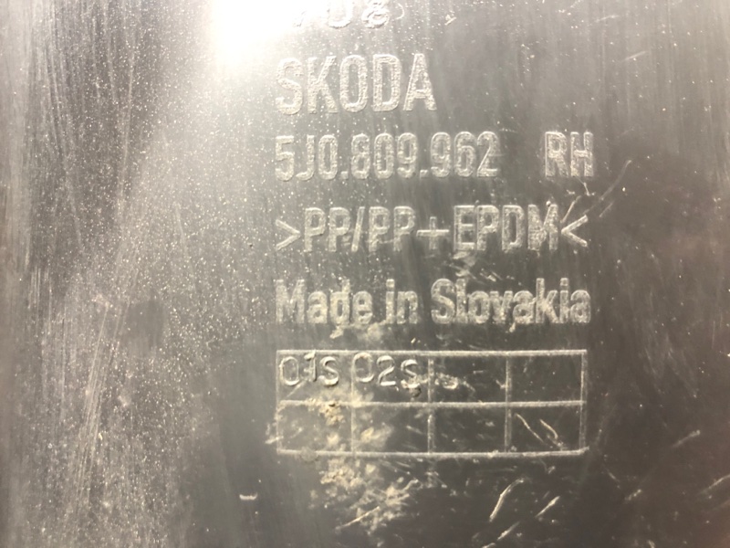 Защита крыла пластмассовая (подкрылок) передняя правая FABIA 2007 Хэтчбек BZG