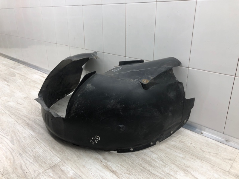 Защита крыла пластмассовая (подкрылок) передняя правая V70 2000 Универсал D5252T
