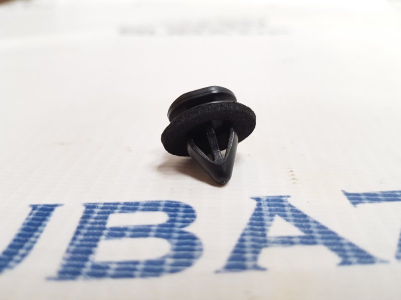 Клипса Subaru Клипса Subaru