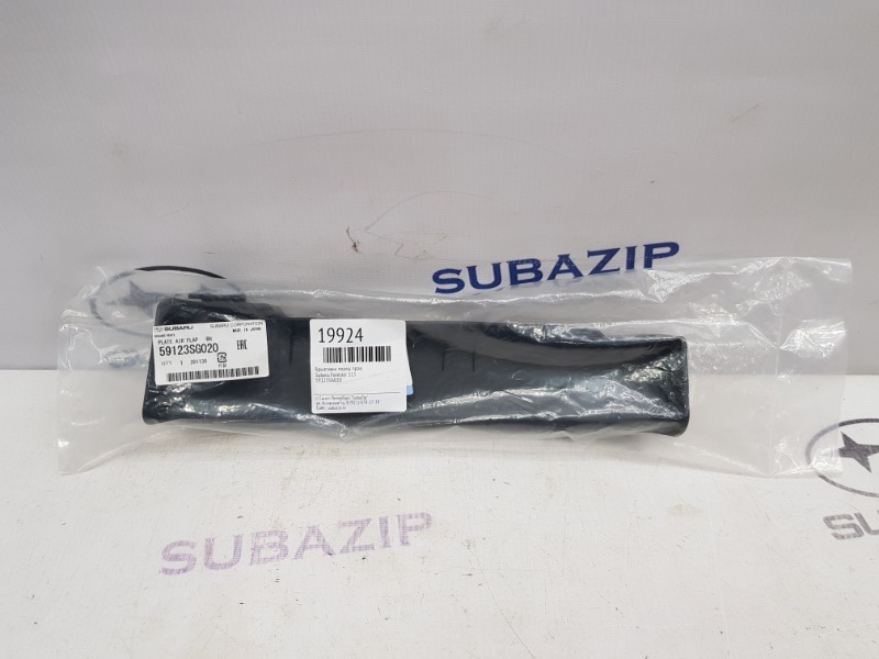 Брызговик Subaru Forester S13 передний правый