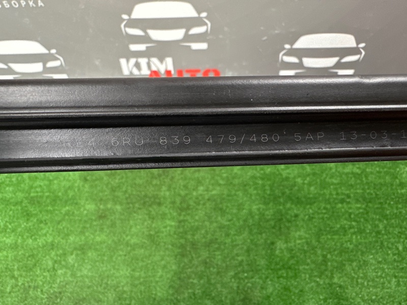 Уплотнитель стекла(бархотка) внутренний задний правый Volkswagen Polo 5 1.6 CFNA