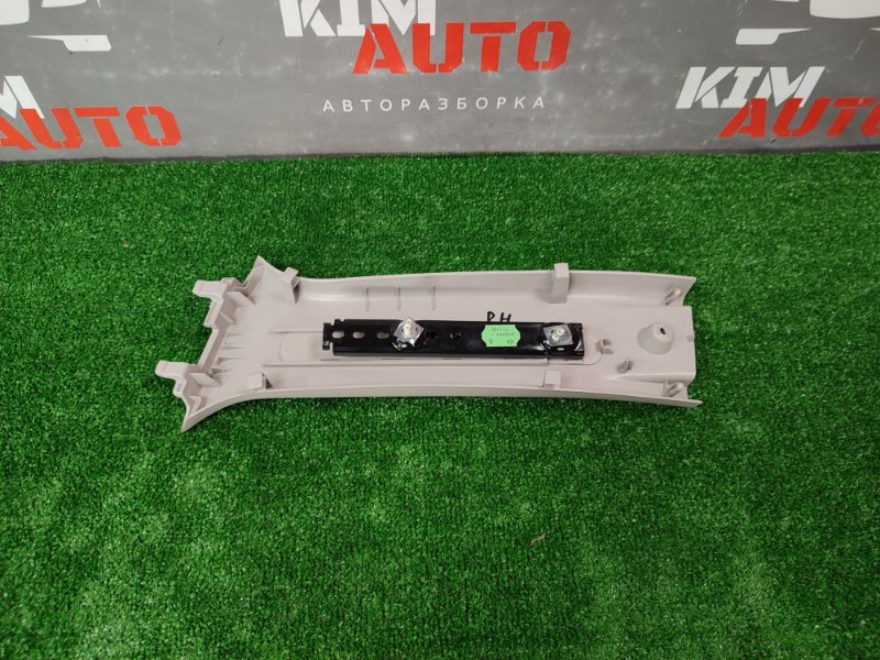 Накладка центральной стойки правая Lada X-Ray Cross 1.6 H4MD
