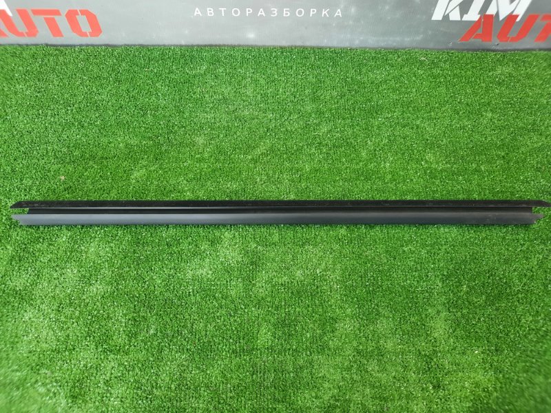 Уплотнитель зад.лев. внутренний (бархотка) X-Ray Cross 2022 1.6 H4MD