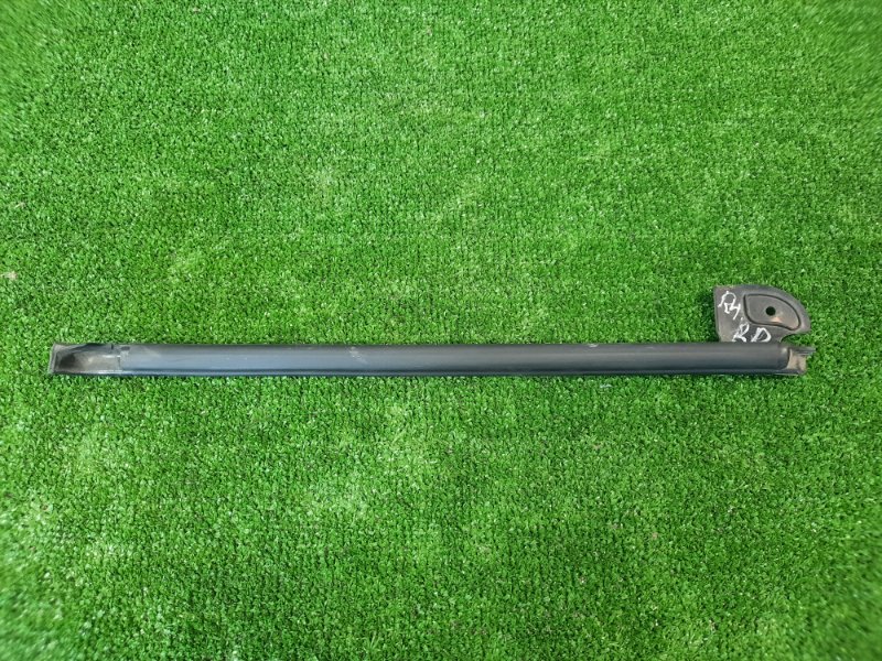 Уплотнитель двери задний правый X-Ray Cross 2022 1.6 H4MD