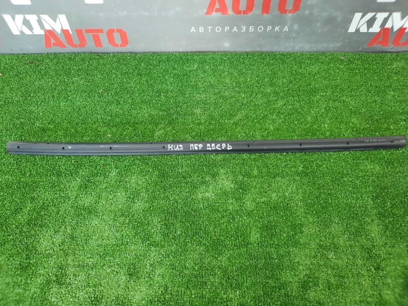Уплотнитель двери передний правый Lada X-Ray Cross 1.6 H4MD