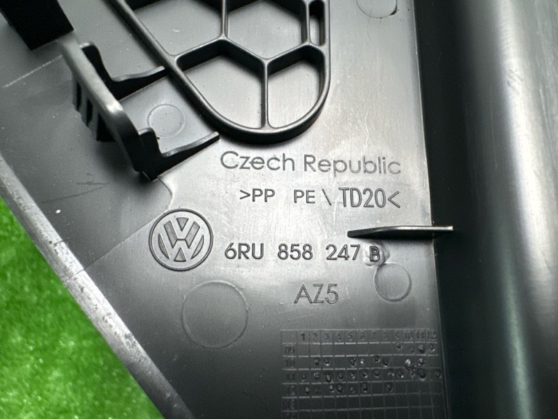 Накладка торпедо боковая левая Volkswagen Polo 5 1.6 CFNA