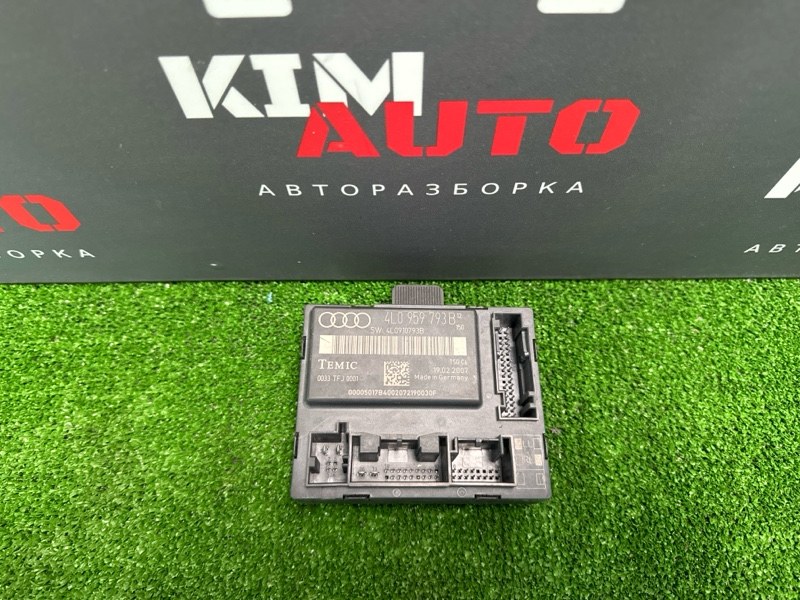 Запчасть блок управления дверью передний левый Audi Q7 2007 4L 4.2 BAR 4L0959793B Б/У Блок управления дверью передний левый Audi Q7 2007 4L 4.2 BAR 4L0959793B Б/У