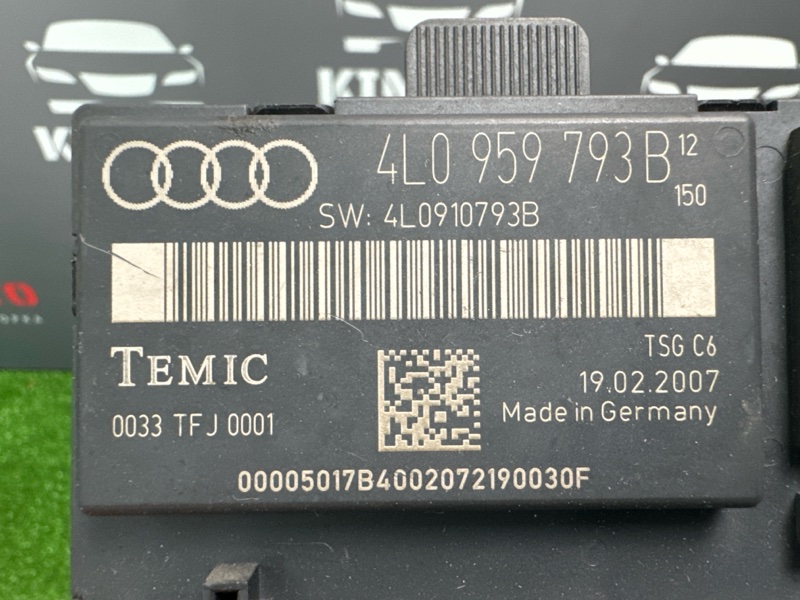 Блок управления дверью передний левый Audi Q7 4L 4.2 BAR Блок управления дверью передний левый Audi Q7 4L 4.2 BAR