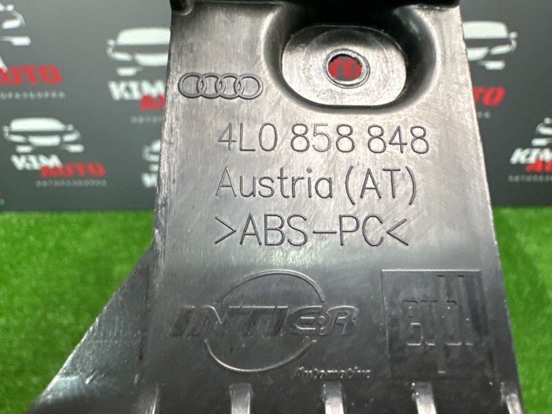 Кронштейн правый Audi Q7 4L 4.2 BAR Кронштейн правый Audi Q7 4L 4.2 BAR