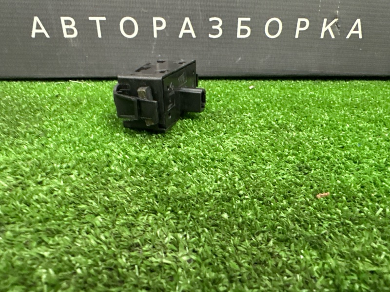 Кнопка аварийной сигнализации Renault Logan K7M