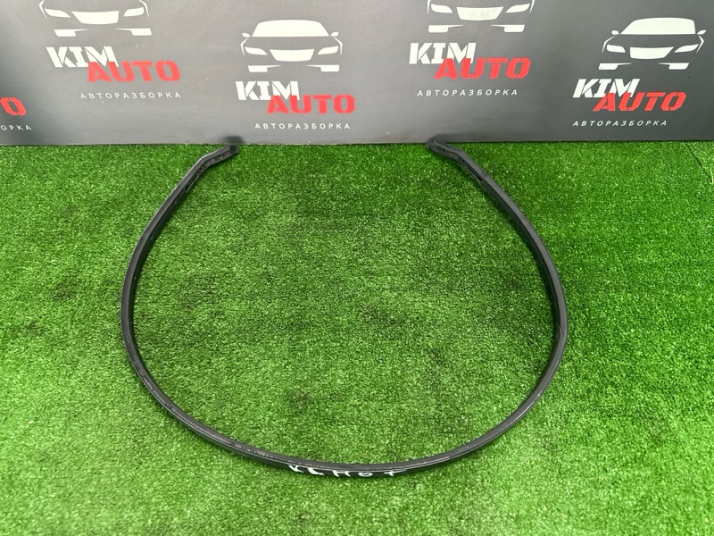Уплотнитель капота передний Hyundai Solaris 1 2016 RB 1.4 G4FA 863574L500 Б/У