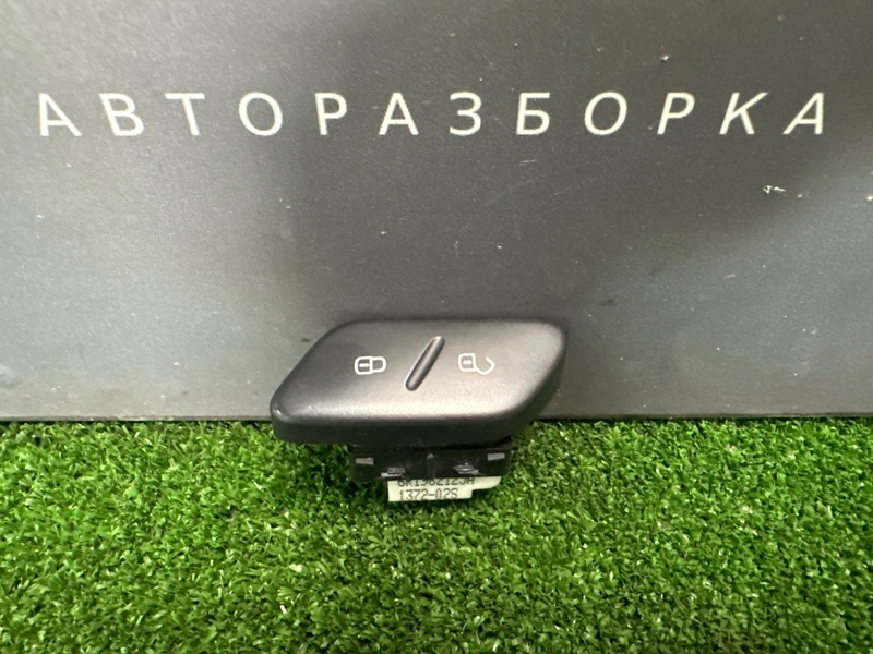 Кнопка центрального замка Volkswagen Polo 1.6 CFN