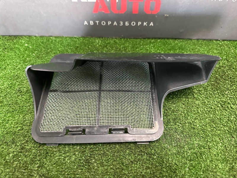 Рамка салонного фильтра Ford Focus 2 HB 1.8L Рамка салонного фильтра Ford Focus 2 HB 1.8L