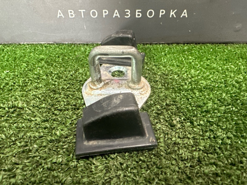 Ответная часть замка багажника Ceed 1 2010 ED 1.4 G4FA Ответная часть замка багажника Ceed 1 2010 ED 1.4 G4FA