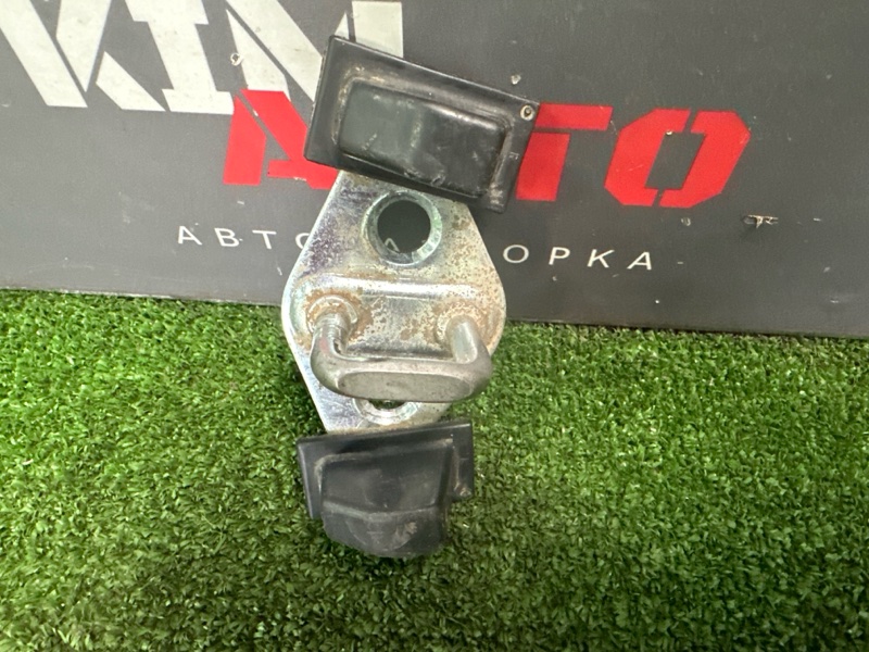 Ответная часть замка багажника Ceed 1 2010 ED 1.4 G4FA Ответная часть замка багажника Ceed 1 2010 ED 1.4 G4FA