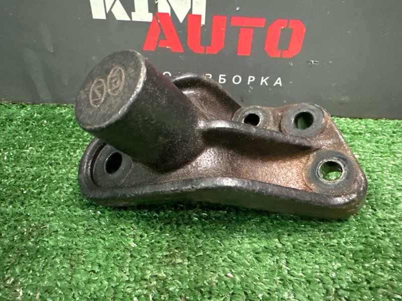 Кронштейн опоры двигателя правый Ceed 2 2014 JD 1.6 G4FD