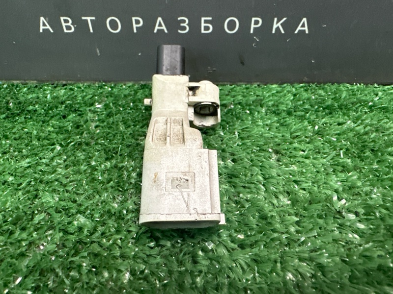 Датчик положения коленвала Skoda Yeti 1.2 CBZ