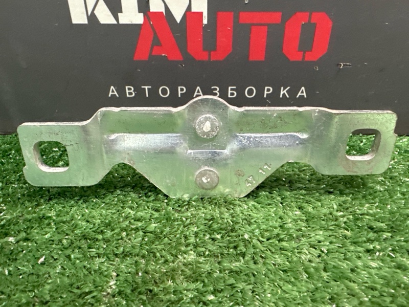 Ответная часть замка багажника Fabia 2 2012 HB 1.4 CGG